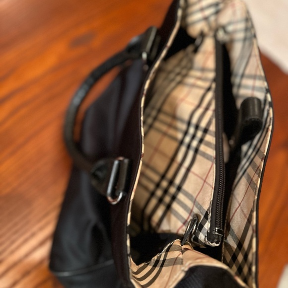Burberry blue label purse with nova check accents - Picture 7 of 7